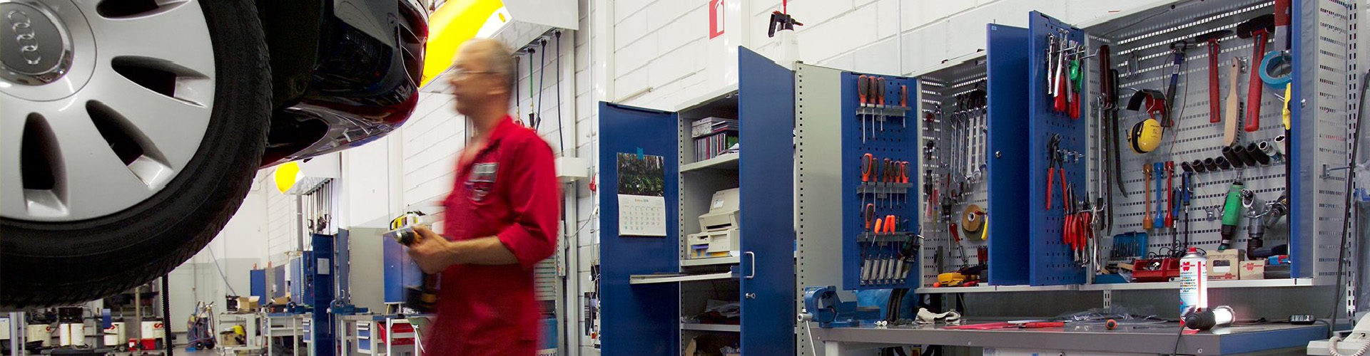 Sovella Nederland werkbanken automotive industrie, gereedschapsborden met haken afsluitbaar - Treston