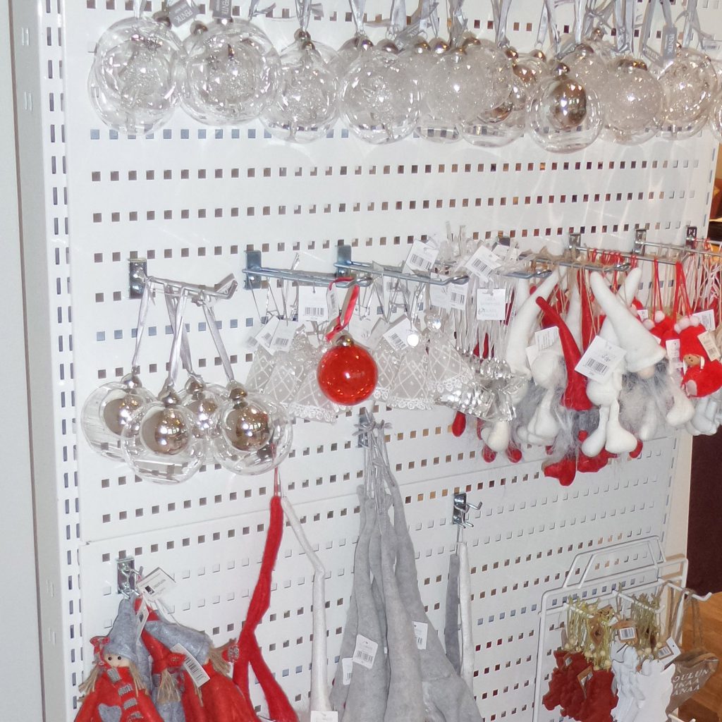 Sovella Nederland Fipro wandrails winkel inrichting met inhaakbaar bord en zelfbedieningshaken