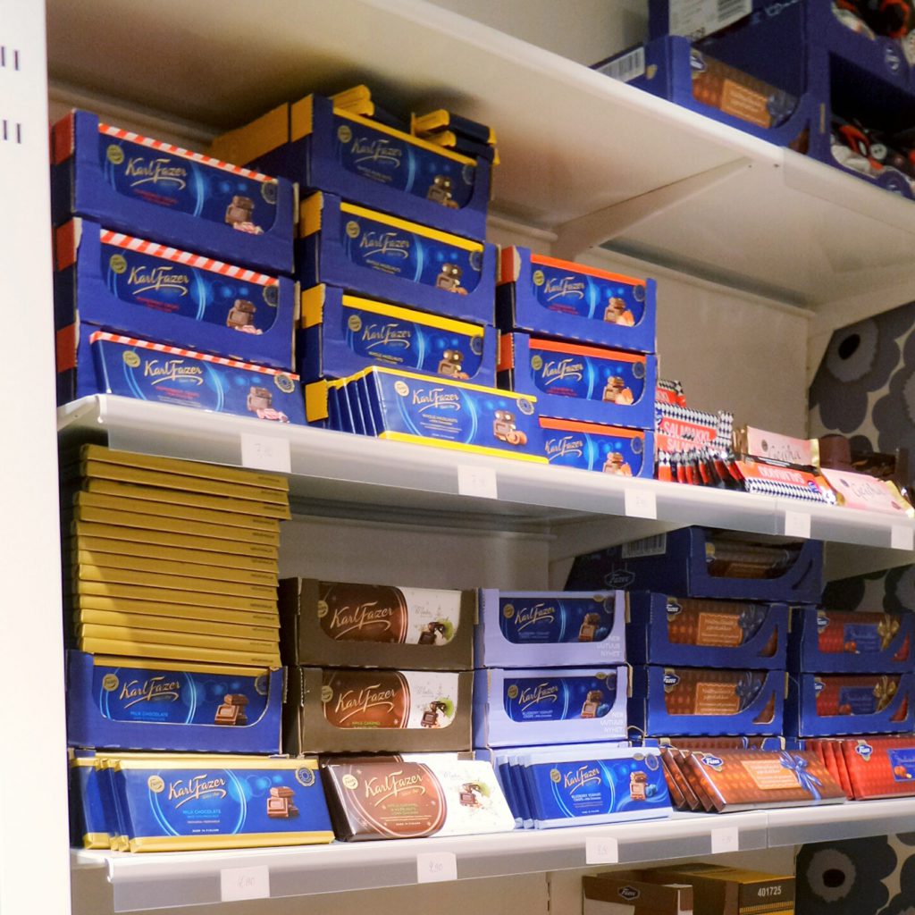Sovella Nederland fipro wandrails winkelinrichting met legborden