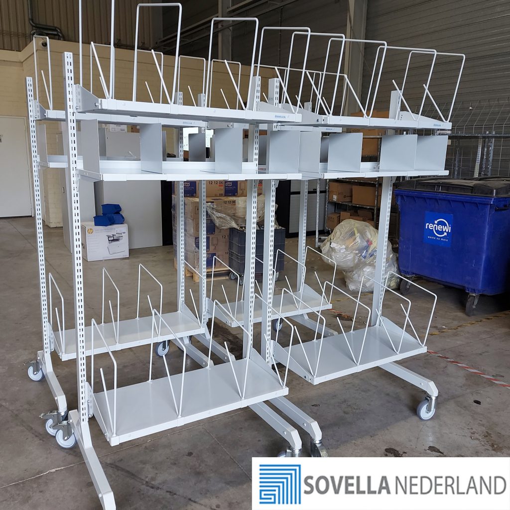 Sovella Nederland Treston kartontrolley hoog met 3 platformen nabij de paktafel